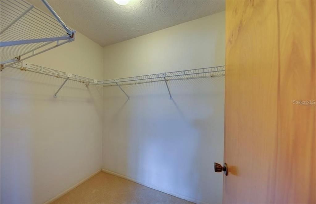 For Sale: $183,500 (2 beds, 2 baths, 1056 Square Feet)