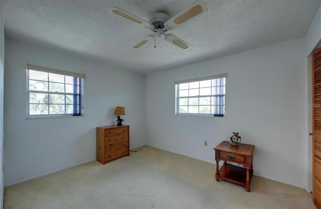 For Sale: $183,500 (2 beds, 2 baths, 1056 Square Feet)