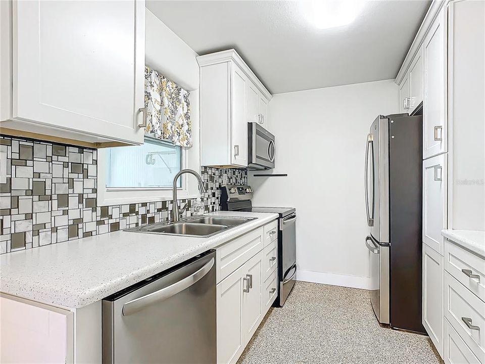 For Sale: $315,000 (3 beds, 2 baths, 1216 Square Feet)