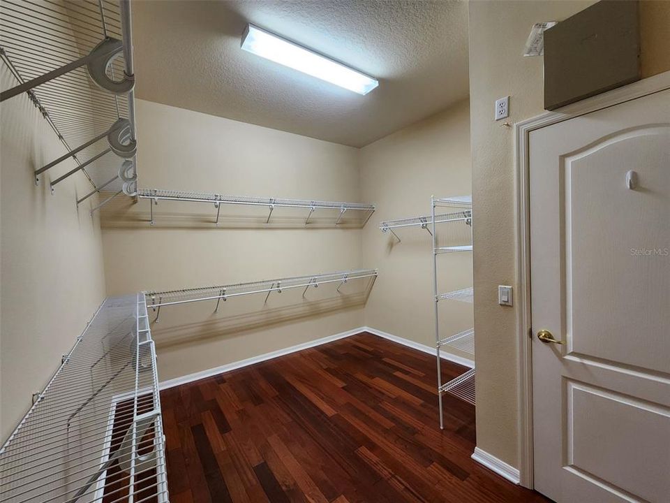 For Rent: $2,900 (3 beds, 2 baths, 2721 Square Feet)