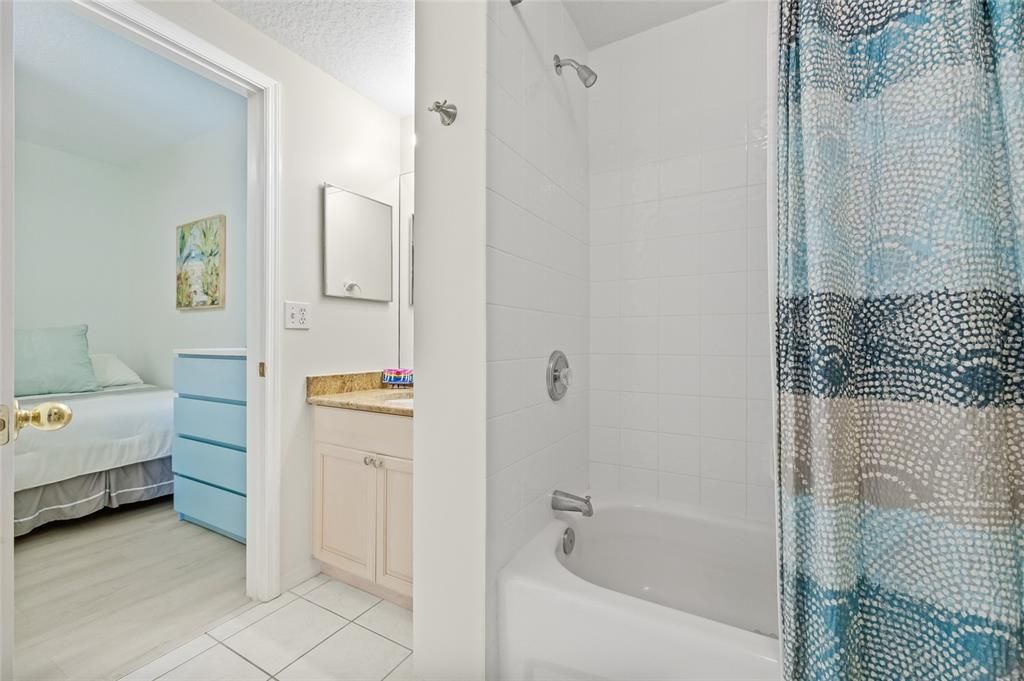 Full hallway bathroom- accessible from guest bedroom and hallway.