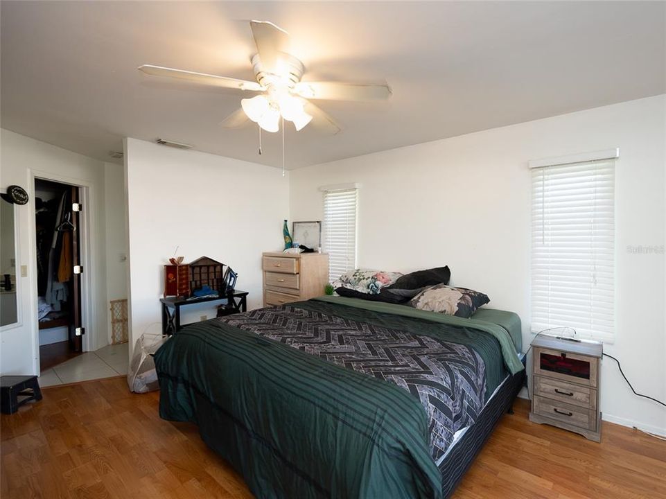 For Sale: $299,000 (2 beds, 2 baths, 1404 Square Feet)