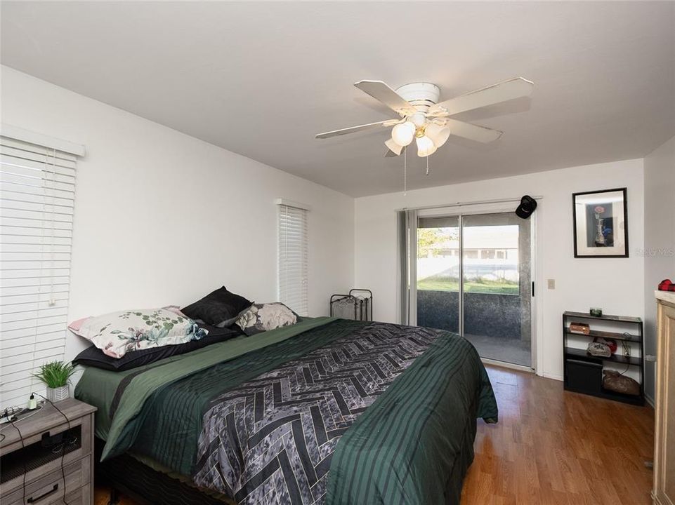 For Sale: $299,000 (2 beds, 2 baths, 1404 Square Feet)