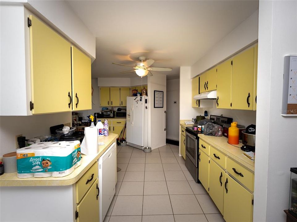 For Sale: $299,000 (2 beds, 2 baths, 1404 Square Feet)