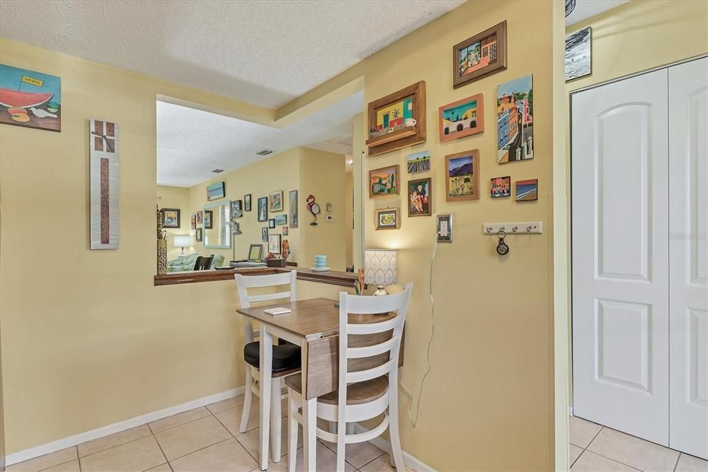 For Sale: $219,900 (2 beds, 2 baths, 972 Square Feet)