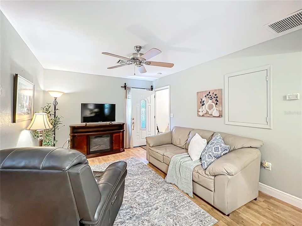 For Sale: $500,000 (3 beds, 3 baths, 2224 Square Feet)