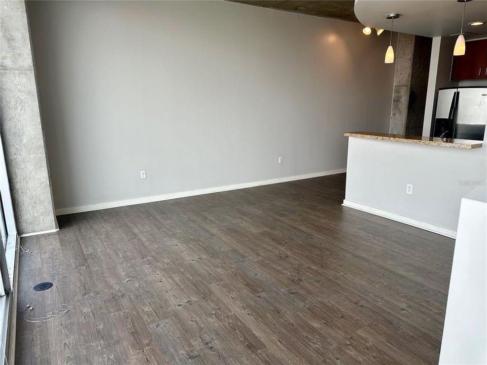 For Sale: $249,900 (1 beds, 1 baths, 862 Square Feet)