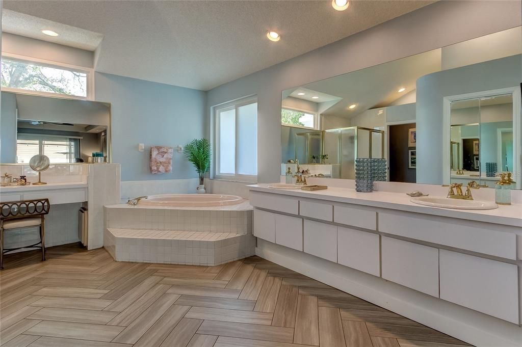 primary bath with garden tub and dual sinks