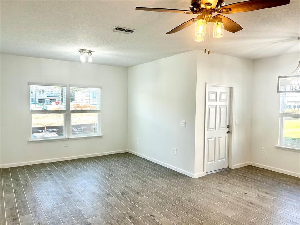 FAMILY ROOM/DINETTE/LANAI ENTRY