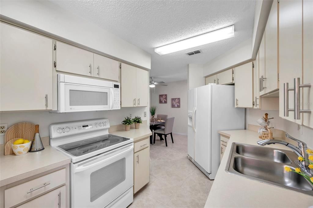 For Sale: $259,000 (2 beds, 2 baths, 1365 Square Feet)