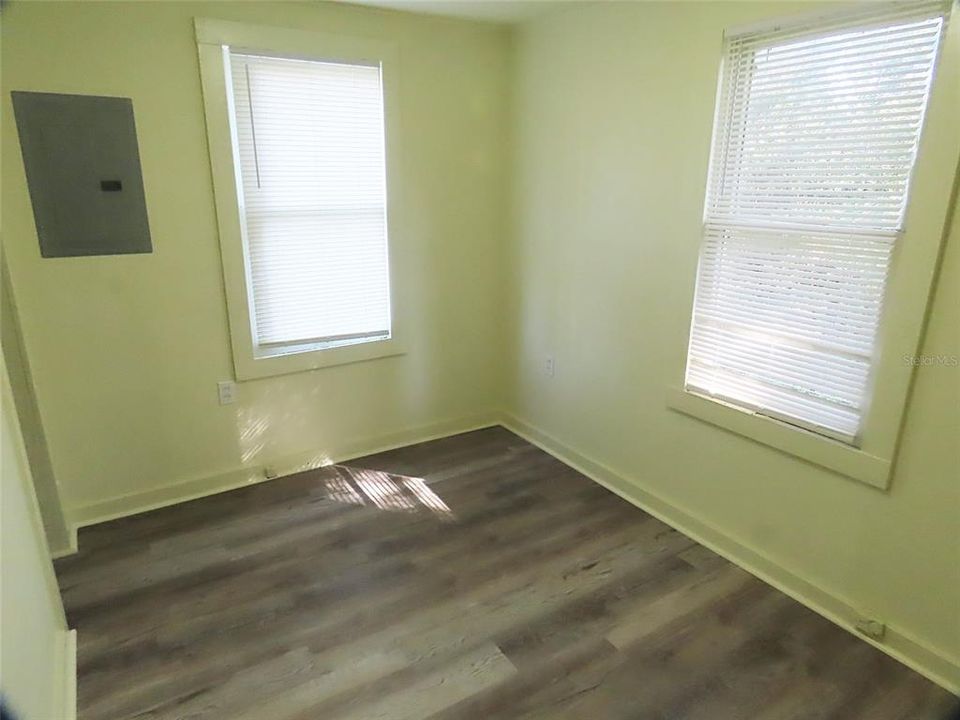 For Rent: $1,400 (2 beds, 1 baths, 700 Square Feet)