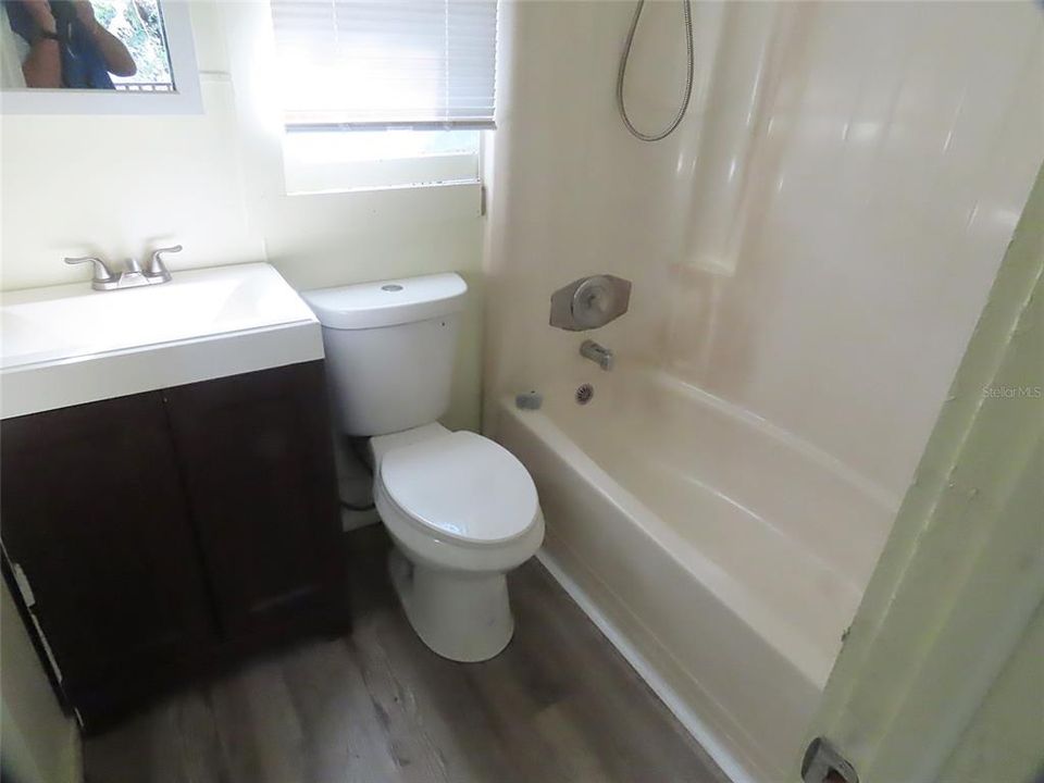 For Rent: $1,400 (2 beds, 1 baths, 700 Square Feet)