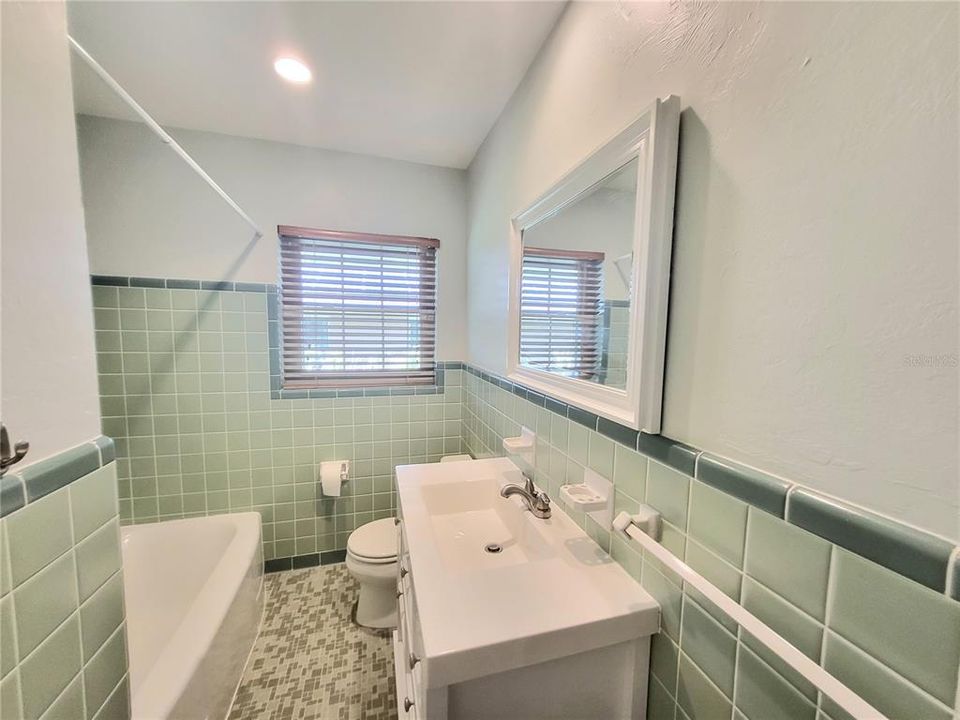 Active With Contract: $4,000 (3 beds, 2 baths, 1975 Square Feet)