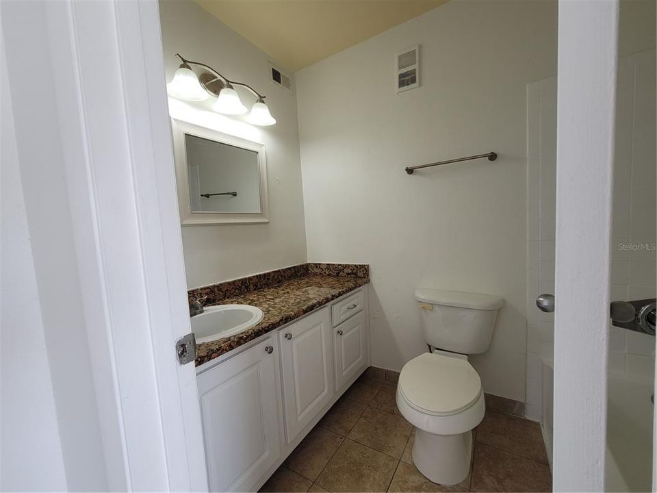 For Rent: $1,300 (1 beds, 1 baths, 560 Square Feet)