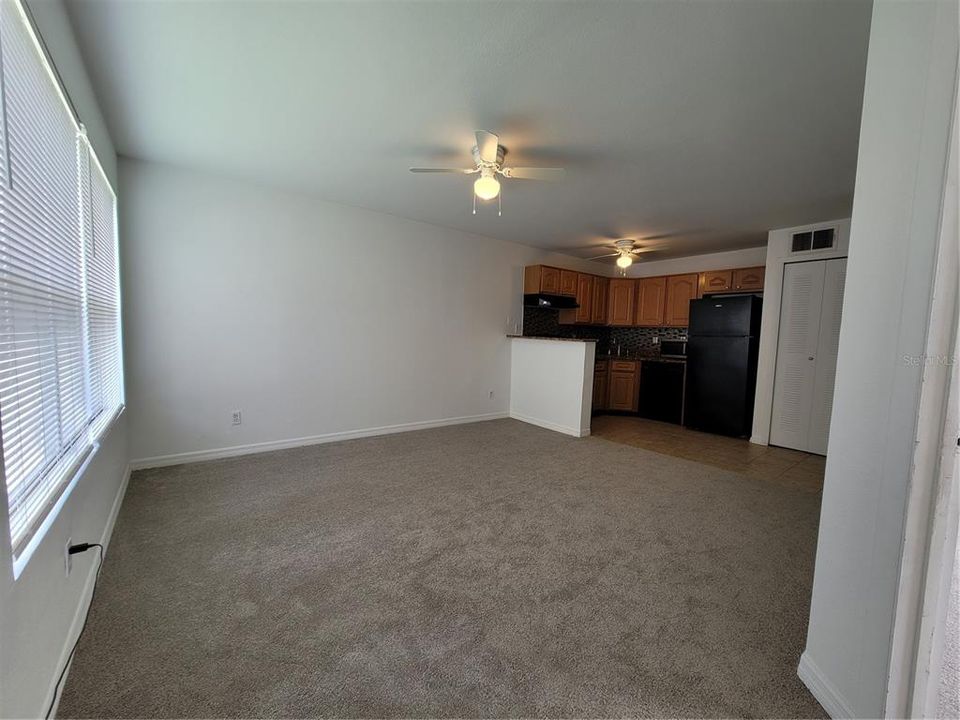 For Rent: $1,300 (1 beds, 1 baths, 560 Square Feet)