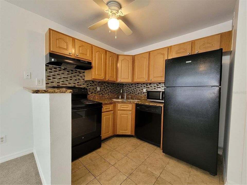 For Rent: $1,300 (1 beds, 1 baths, 560 Square Feet)