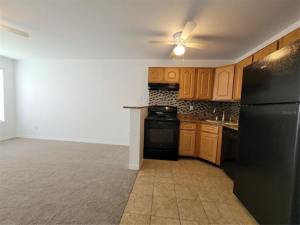 For Rent: $1,300 (1 beds, 1 baths, 560 Square Feet)