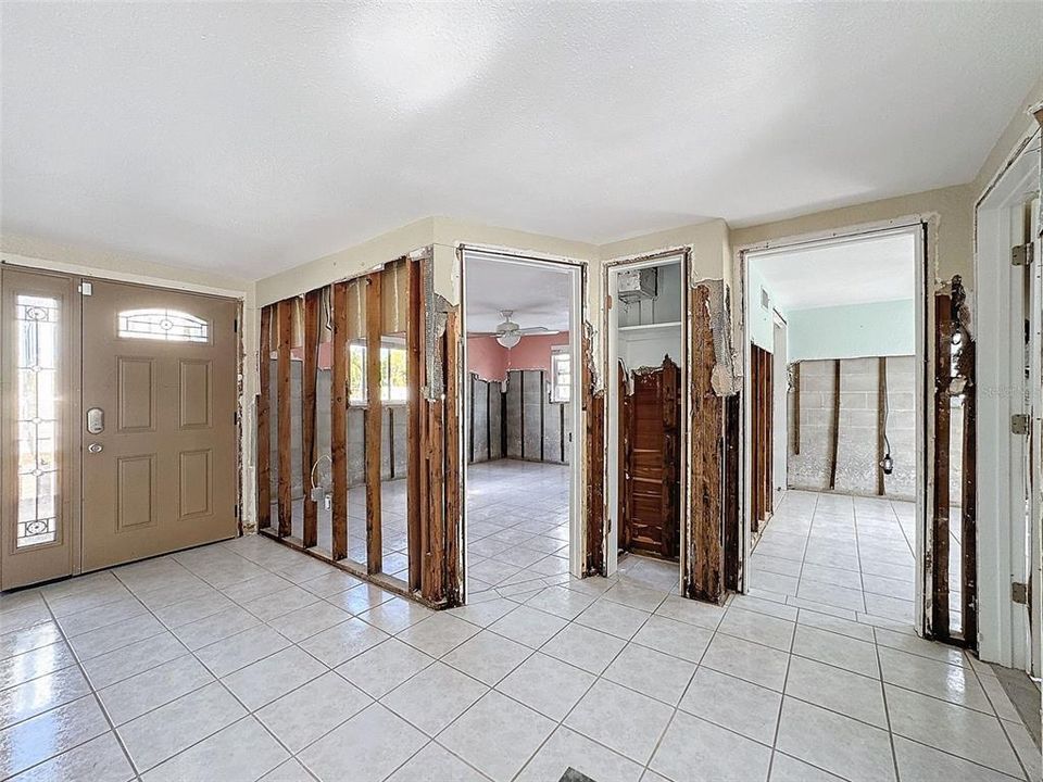 For Sale: $235,000 (2 beds, 1 baths, 1004 Square Feet)