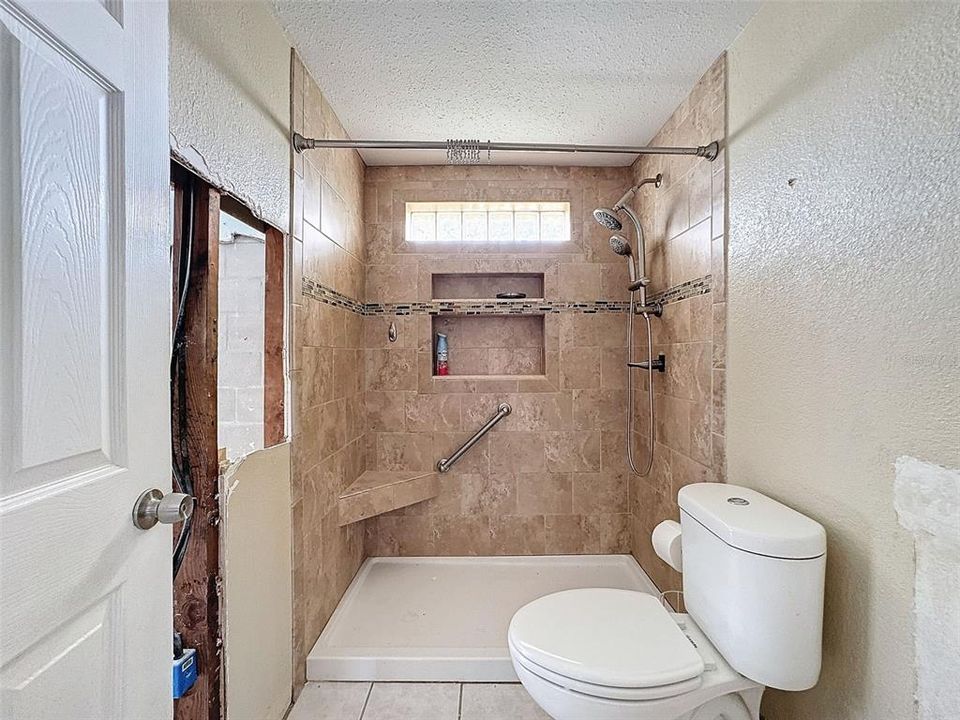 For Sale: $235,000 (2 beds, 1 baths, 1004 Square Feet)