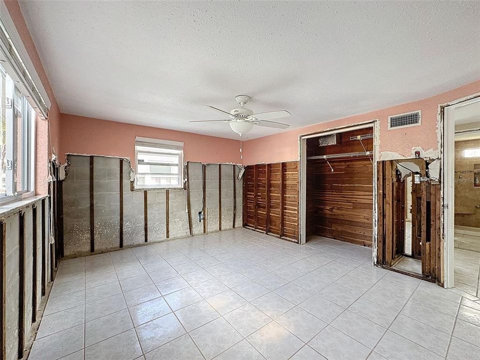 For Sale: $235,000 (2 beds, 1 baths, 1004 Square Feet)