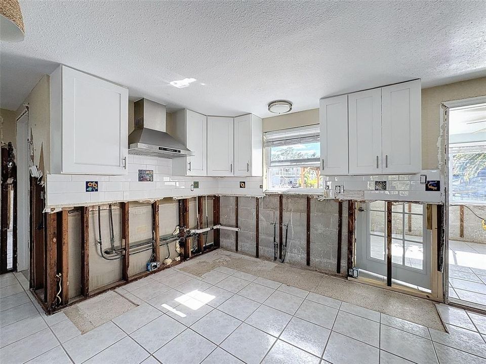 For Sale: $235,000 (2 beds, 1 baths, 1004 Square Feet)