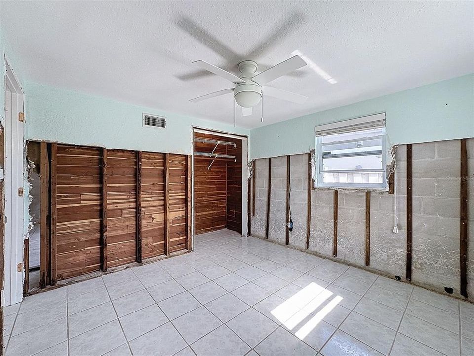 For Sale: $235,000 (2 beds, 1 baths, 1004 Square Feet)