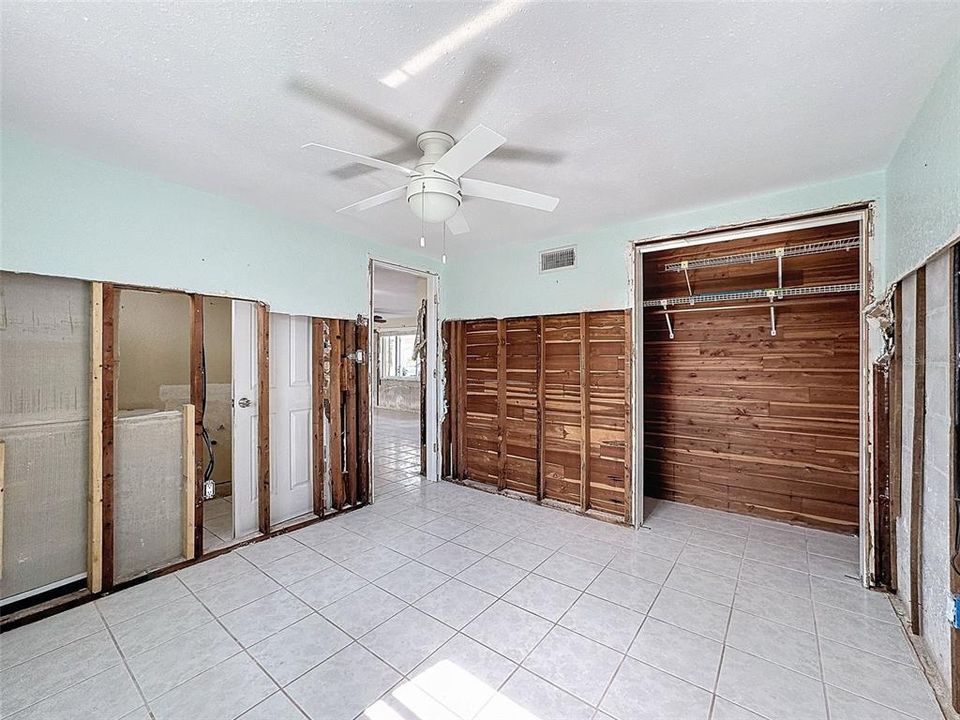 For Sale: $235,000 (2 beds, 1 baths, 1004 Square Feet)