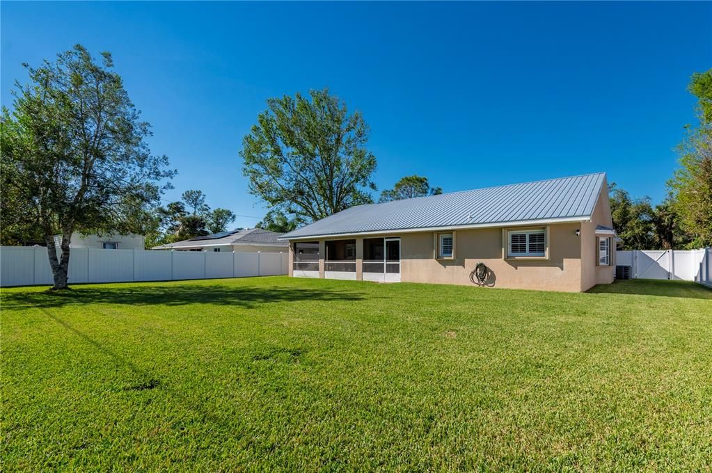 For Sale: $399,000 (3 beds, 2 baths, 1715 Square Feet)