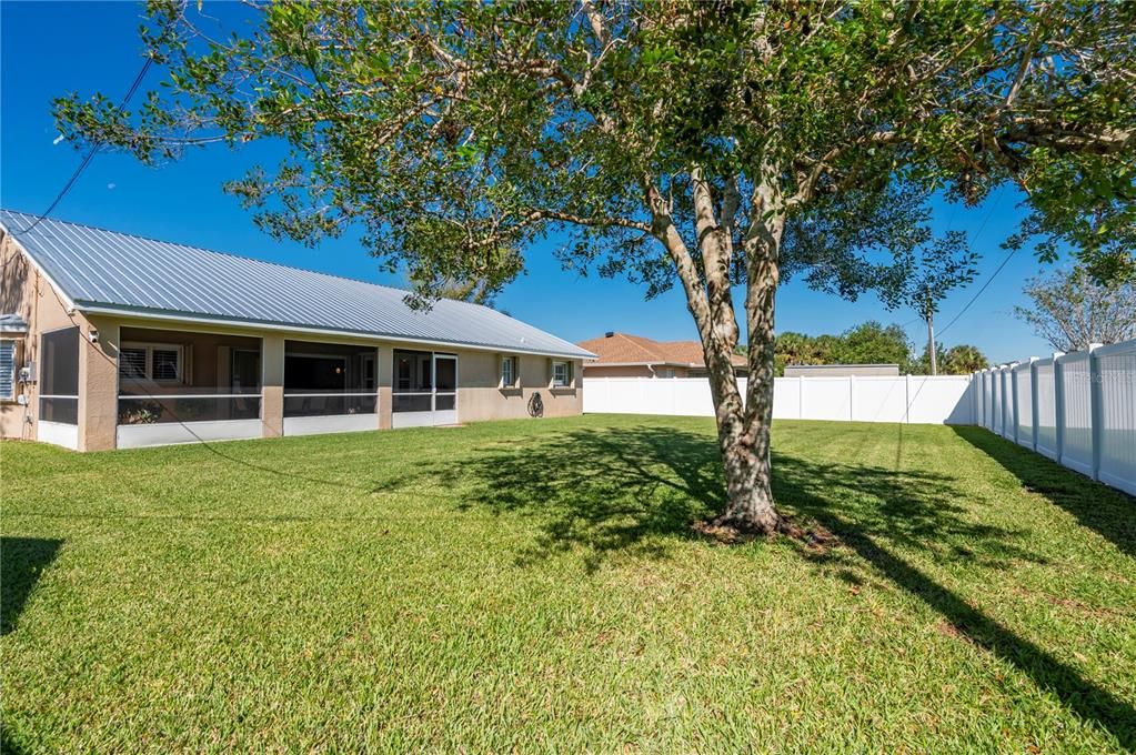 For Sale: $399,000 (3 beds, 2 baths, 1715 Square Feet)