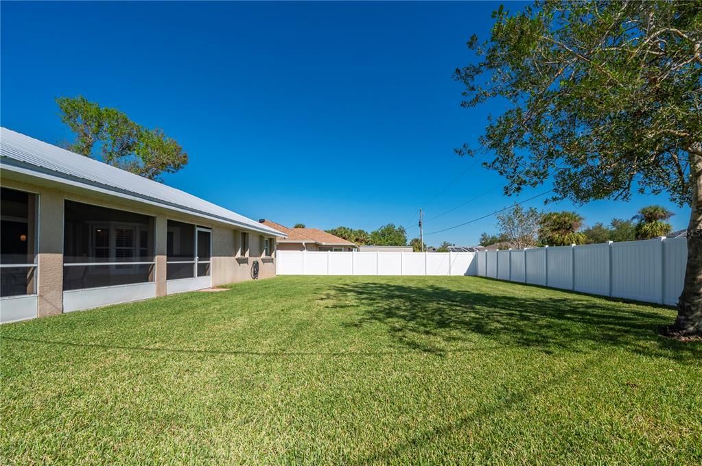 For Sale: $399,000 (3 beds, 2 baths, 1715 Square Feet)