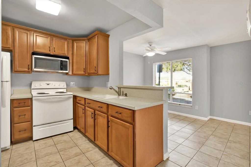 For Rent: $1,525 (1 beds, 1 baths, 745 Square Feet)