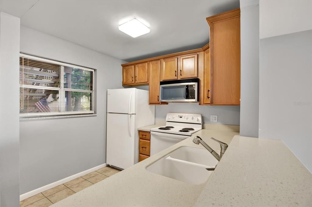 For Rent: $1,525 (1 beds, 1 baths, 745 Square Feet)