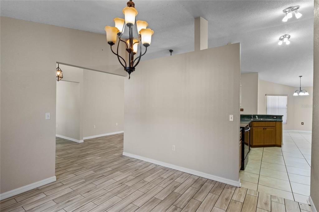 For Sale: $359,000 (3 beds, 2 baths, 1901 Square Feet)