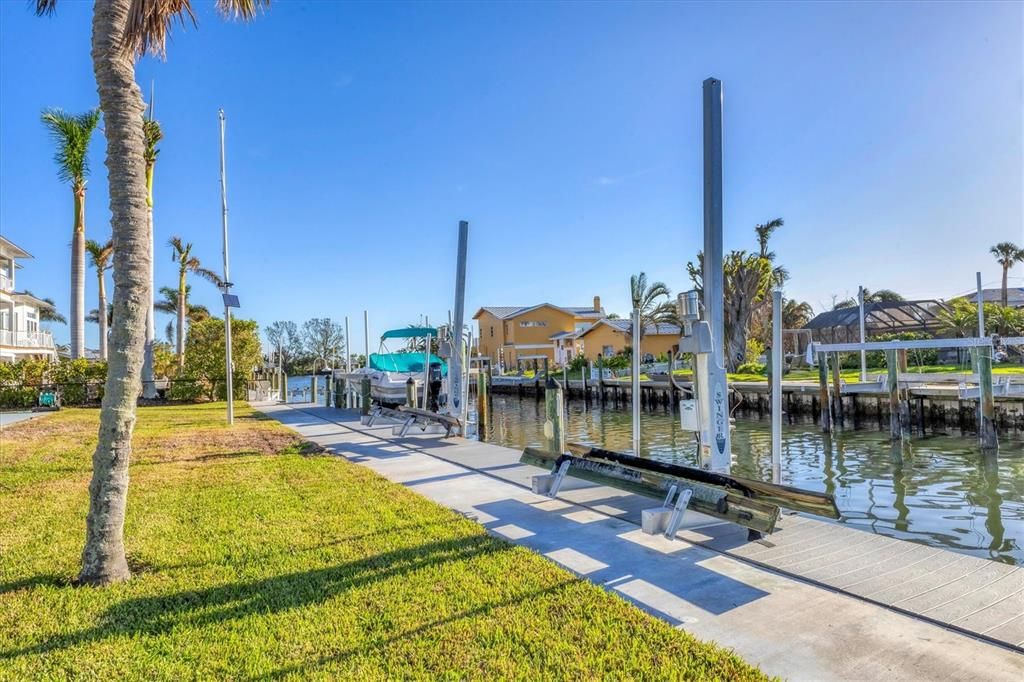 Composite dock/boat lift