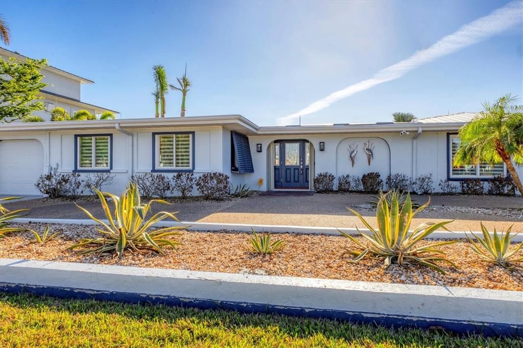 For Sale: $1,500,000 (3 beds, 3 baths, 2588 Square Feet)