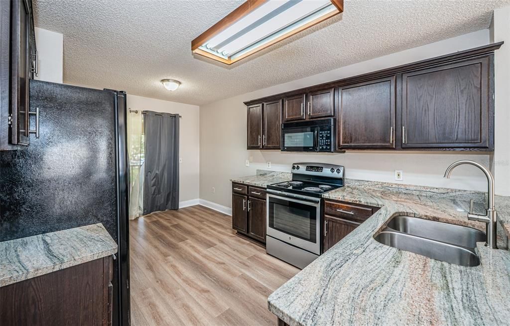 For Rent: $1,750 (2 beds, 2 baths, 1025 Square Feet)