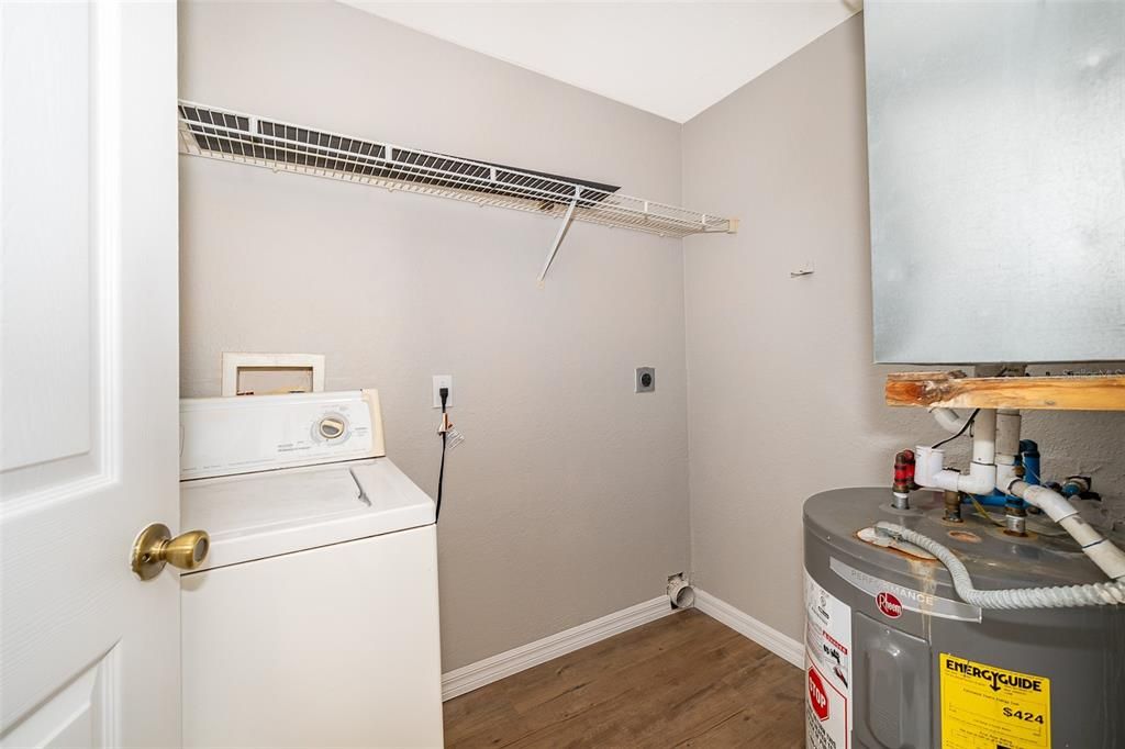 For Sale: $174,990 (1 beds, 1 baths, 883 Square Feet)