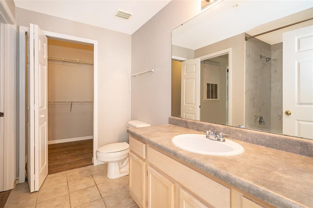 For Sale: $174,990 (1 beds, 1 baths, 883 Square Feet)