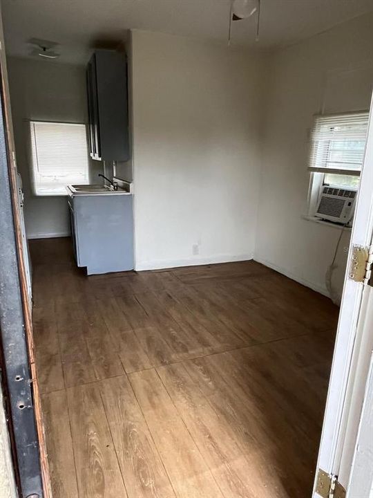 For Rent: $1,000 (1 beds, 1 baths, 500 Square Feet)