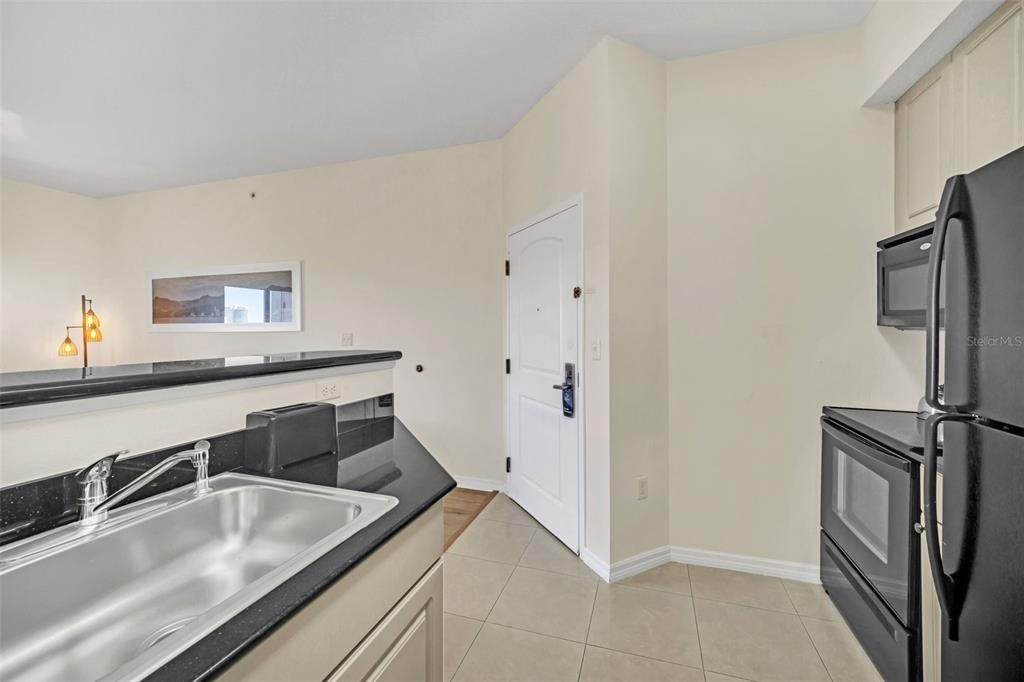 For Sale: $325,000 (2 beds, 2 baths, 1056 Square Feet)