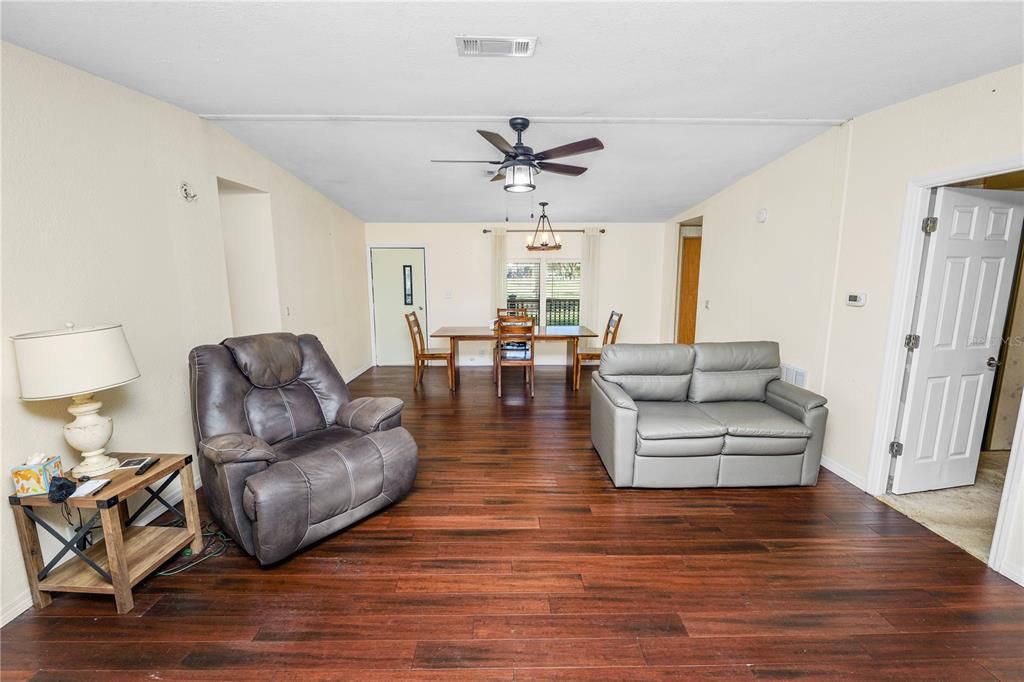 For Sale: $435,000 (3 beds, 2 baths, 1512 Square Feet)