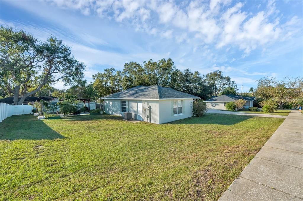 For Sale: $304,990 (3 beds, 2 baths, 1077 Square Feet)