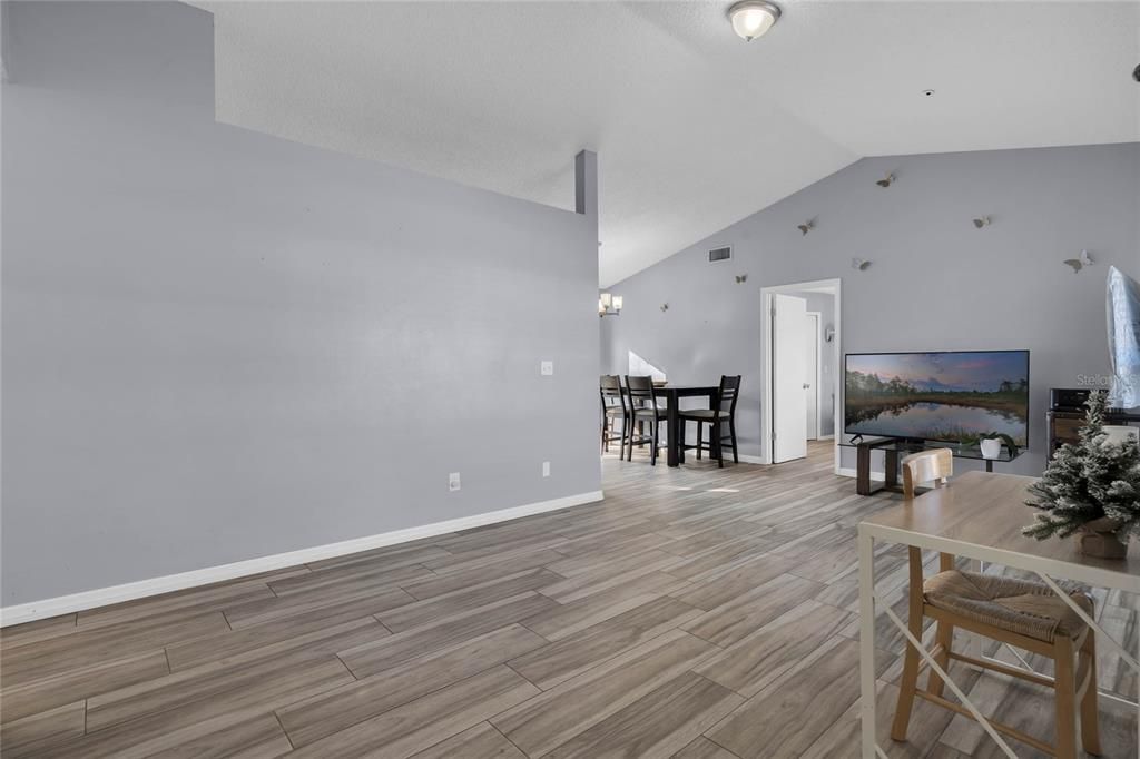 For Sale: $304,990 (3 beds, 2 baths, 1077 Square Feet)