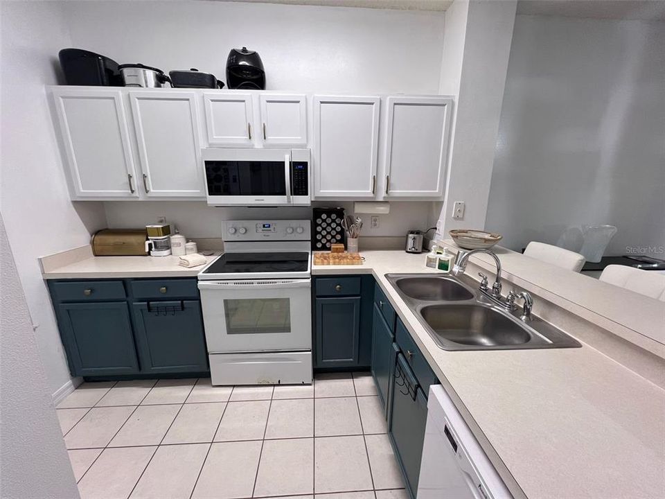 For Rent: $2,450 (3 beds, 2 baths, 1291 Square Feet)