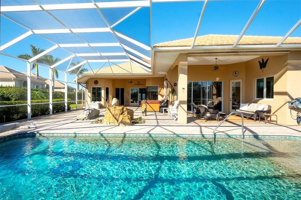 Huge lanai with decorative fountain.