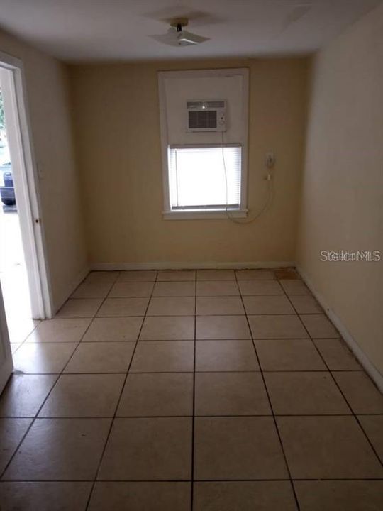 For Rent: $1,000 (1 beds, 1 baths, 500 Square Feet)