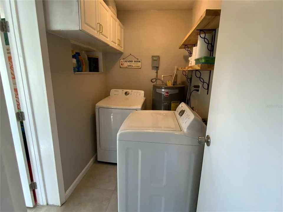 For Sale: $220,000 (2 beds, 1 baths, 912 Square Feet)