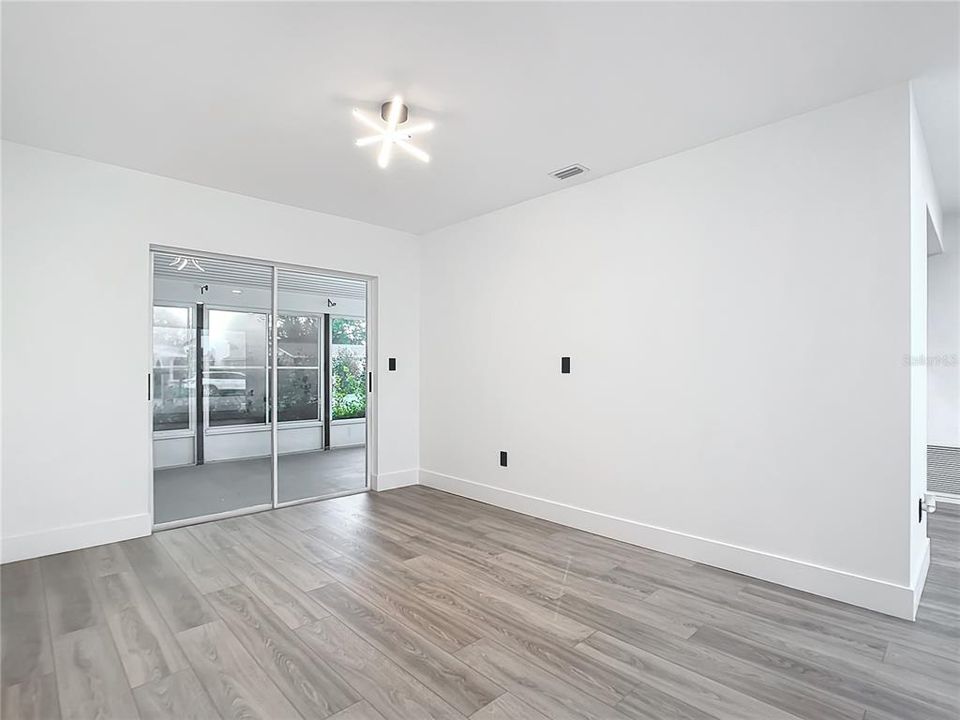 For Sale: $299,900 (2 beds, 2 baths, 1278 Square Feet)