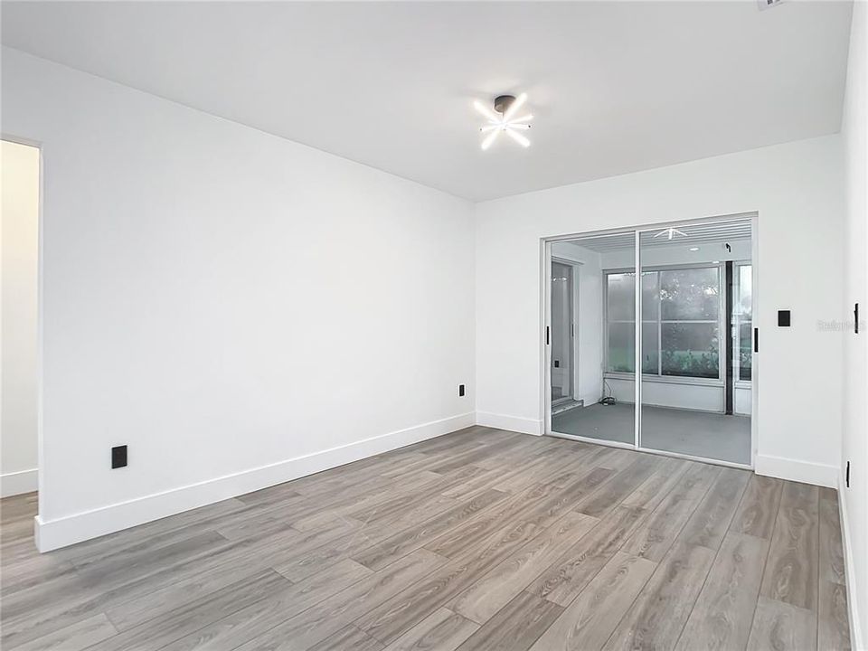 For Sale: $299,900 (2 beds, 2 baths, 1278 Square Feet)