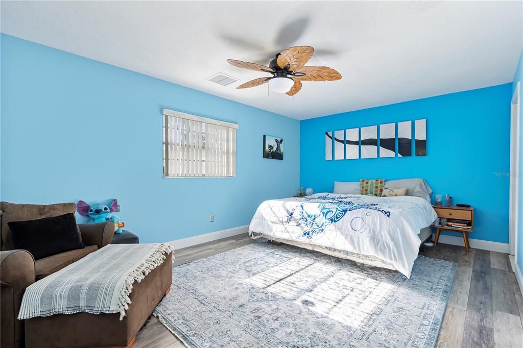 For Sale: $349,000 (3 beds, 2 baths, 2044 Square Feet)